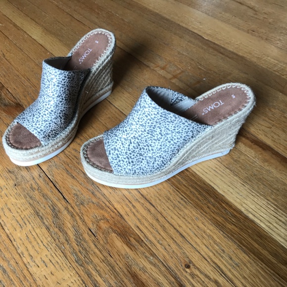 TOMS Wedge Sandals - Picture 2 of 4